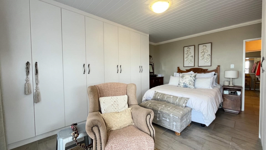 5 Bedroom Property for Sale in Dana Bay Western Cape